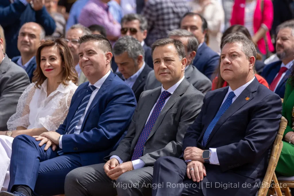Autoridades regionales en acto institucional durante la inauguracion de Expovicaman en Albacete